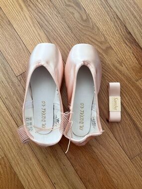 F.R. DUVAL 4.0 Pointe Shoes size 8 - Regular